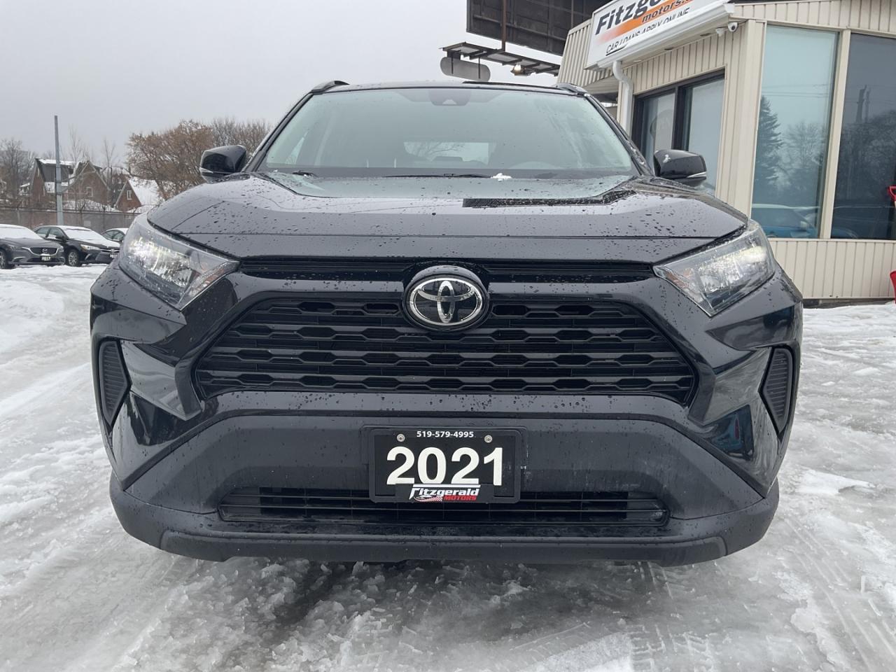 2021 Toyota RAV4 LE - BACK-UP CAM! BSM! SAFETY SENSE! Photo