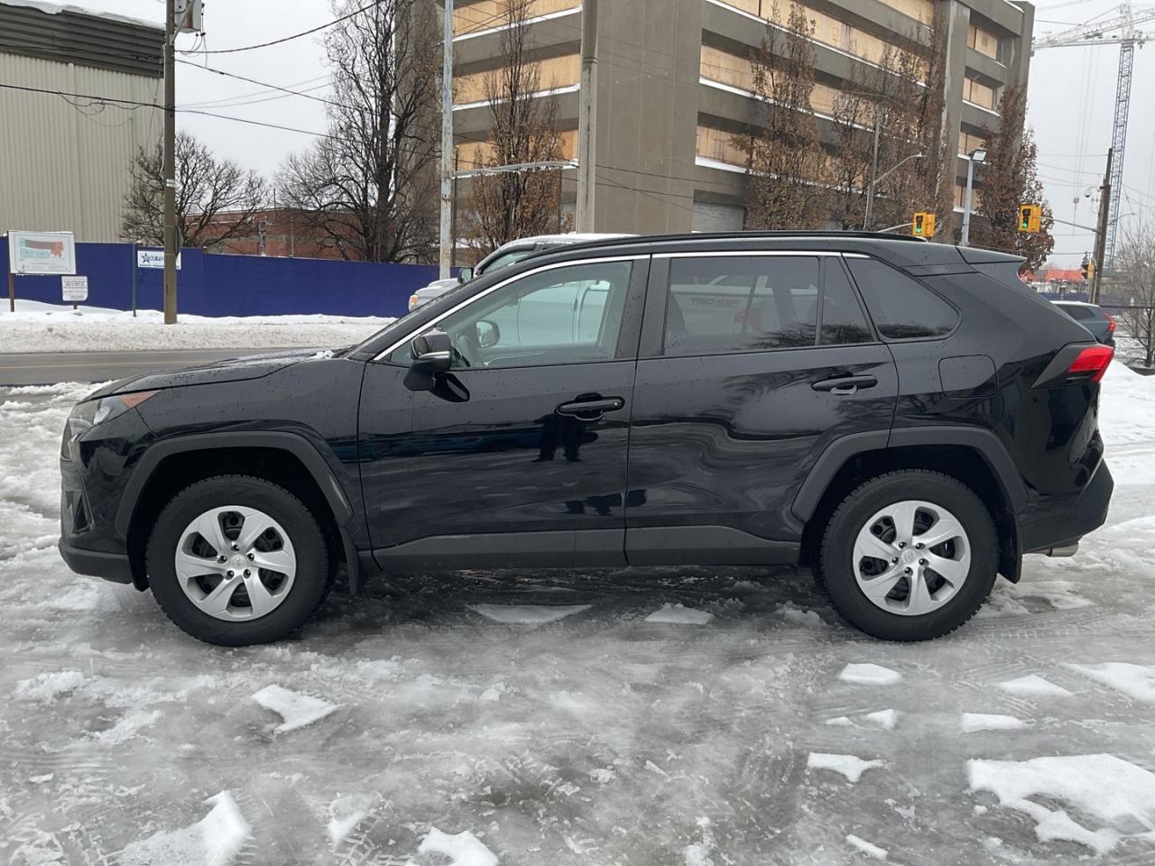 2021 Toyota RAV4 LE - BACK-UP CAM! BSM! SAFETY SENSE! Photo