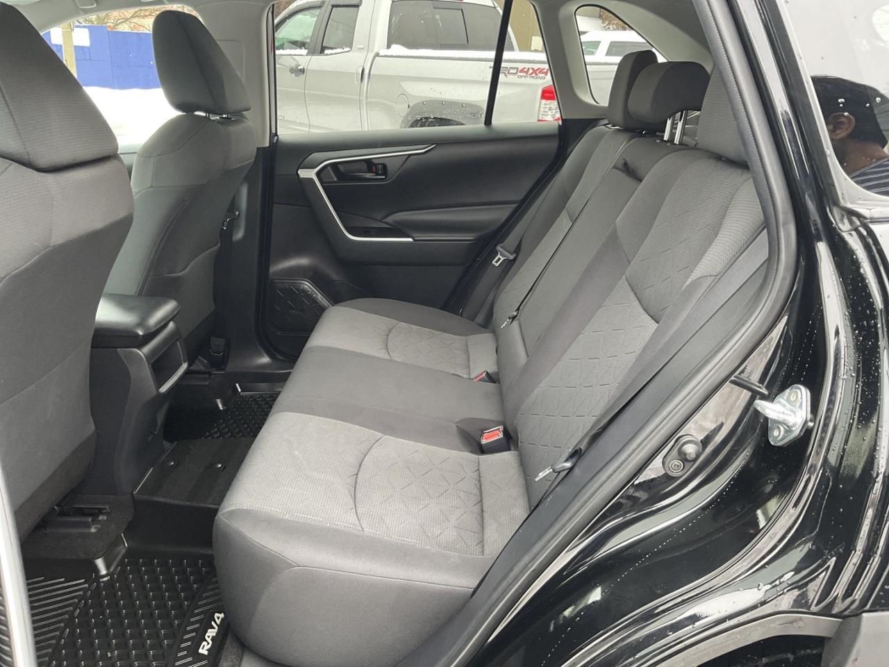 2021 Toyota RAV4 LE - BACK-UP CAM! BSM! SAFETY SENSE! Photo