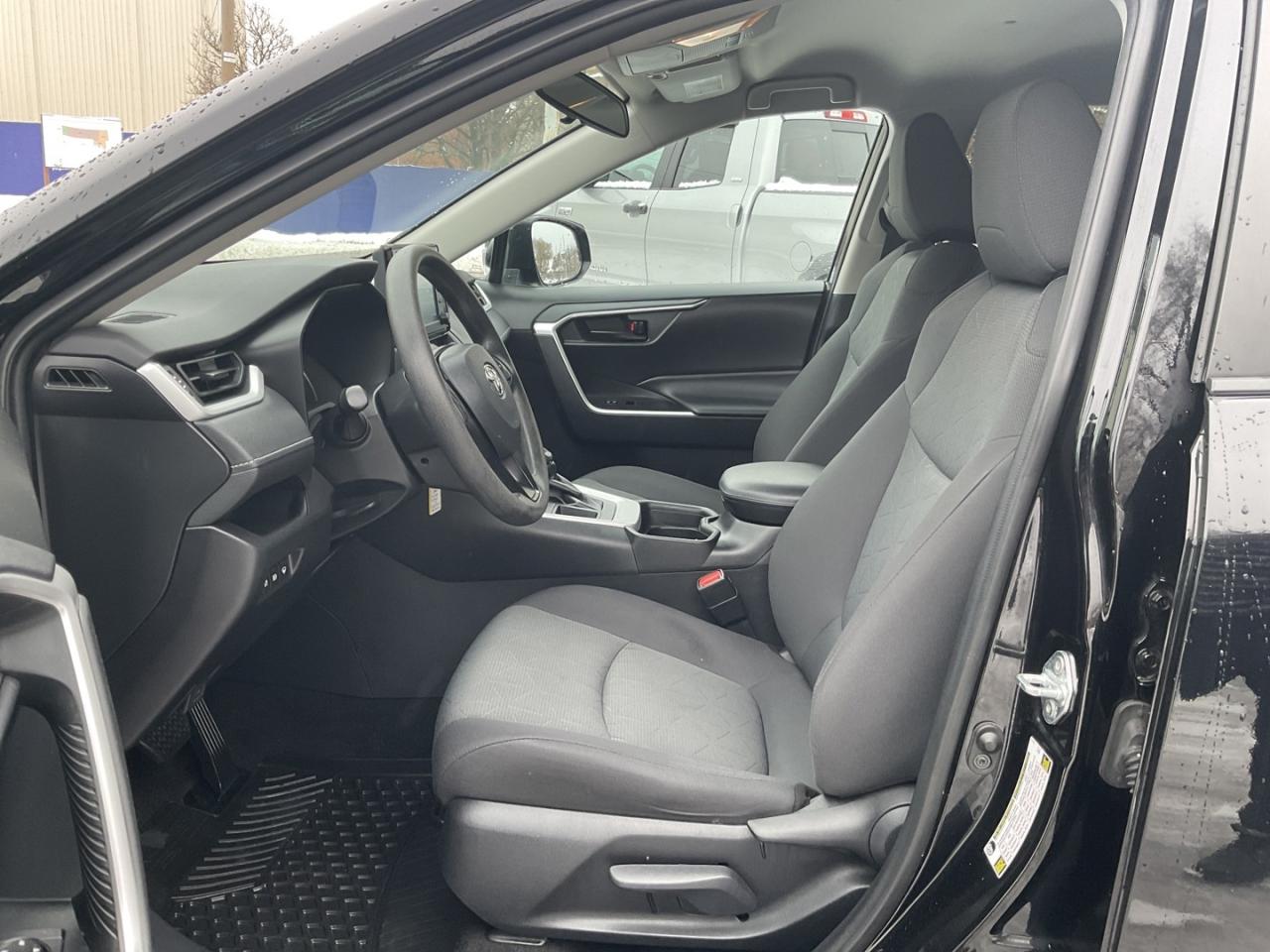 2021 Toyota RAV4 LE - BACK-UP CAM! BSM! SAFETY SENSE! Photo