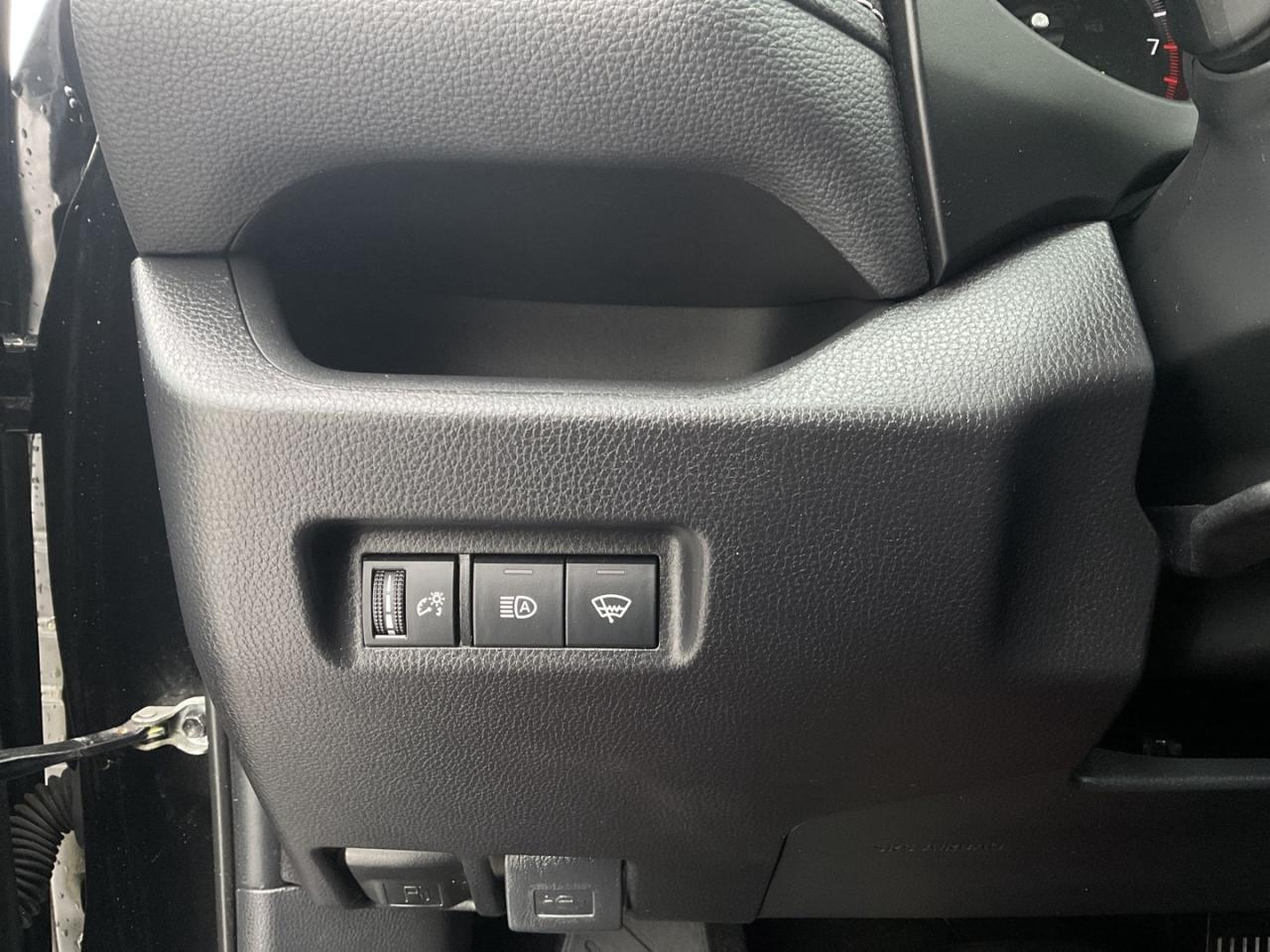 2021 Toyota RAV4 LE - BACK-UP CAM! BSM! SAFETY SENSE! Photo