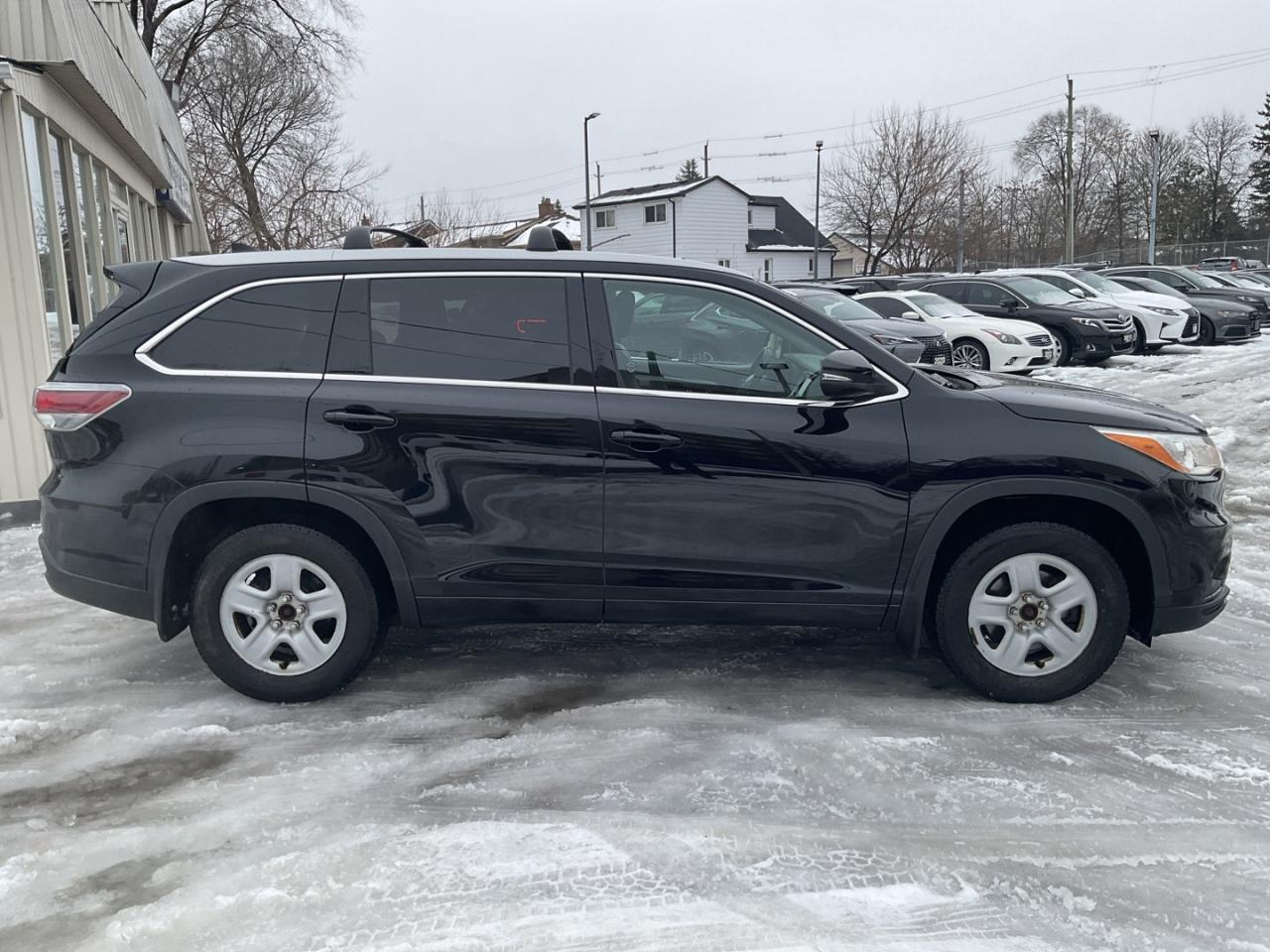 2015 Toyota Highlander XLE AWD V6 - LEATHER! NAV! BACK-UP CAM! 8 PASS! Photo