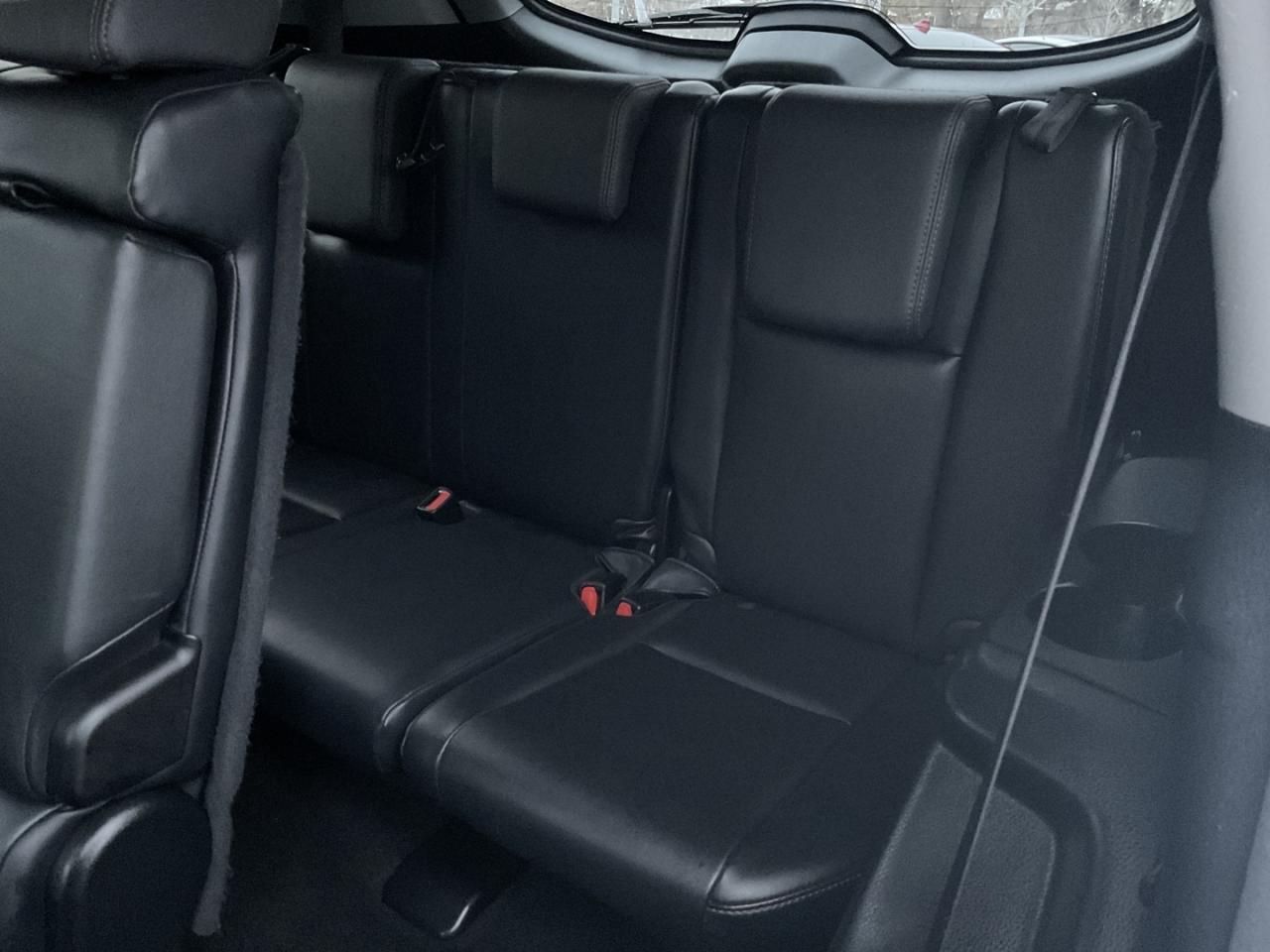 2015 Toyota Highlander XLE AWD V6 - LEATHER! NAV! BACK-UP CAM! 8 PASS! Photo