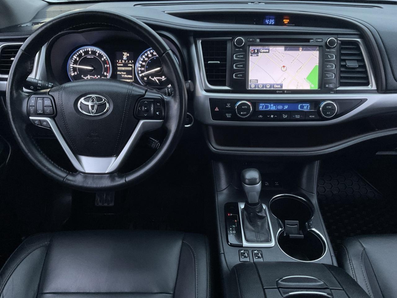 2015 Toyota Highlander XLE AWD V6 - LEATHER! NAV! BACK-UP CAM! 8 PASS! Photo