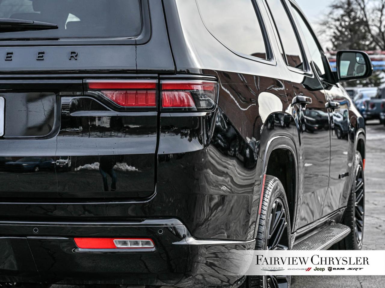 2024 Jeep Wagoneer L Series II Carbide 3 PANO ROOF   NAV   LEATHER   HE Photo