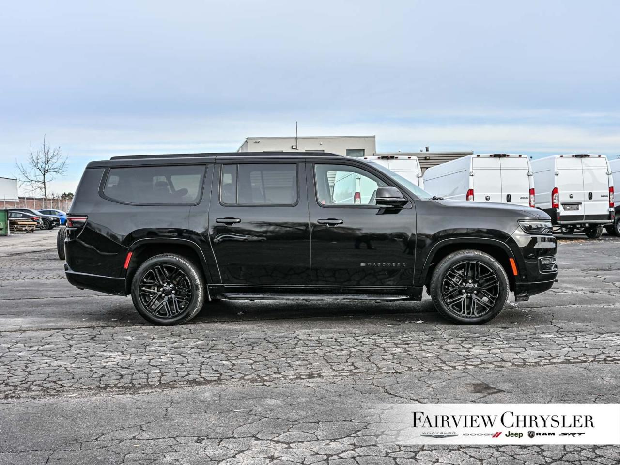 2024 Jeep Wagoneer L Series II Carbide 3 PANO ROOF   NAV   LEATHER   HE Photo