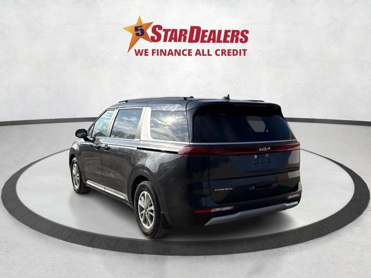 2024 Kia Carnival 8 PASS FWD HEATED SEATS! WE FINANCE ALL CREDIT! Photo