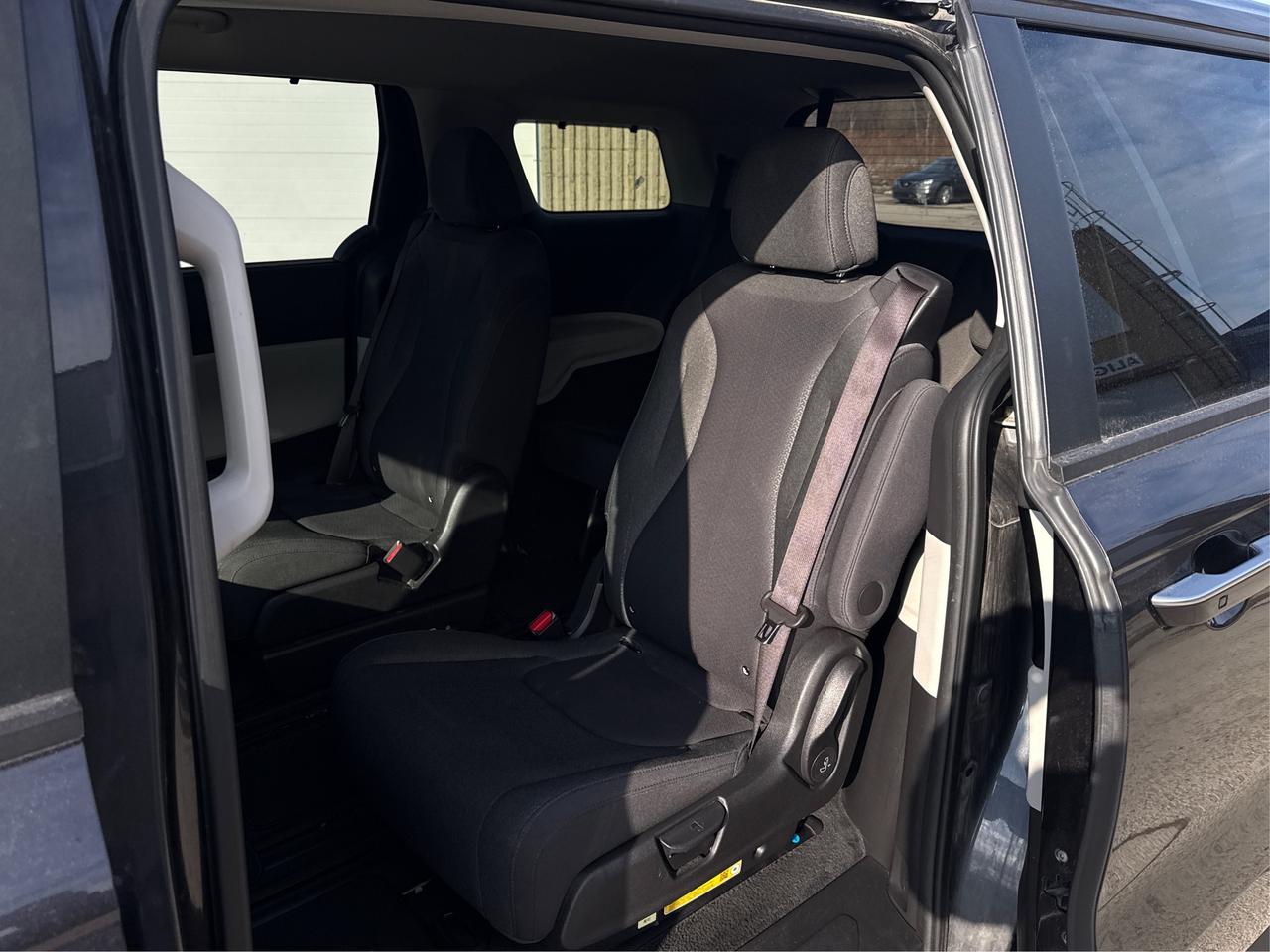 2024 Kia Carnival 8 PASS FWD HEATED SEATS! WE FINANCE ALL CREDIT! Photo