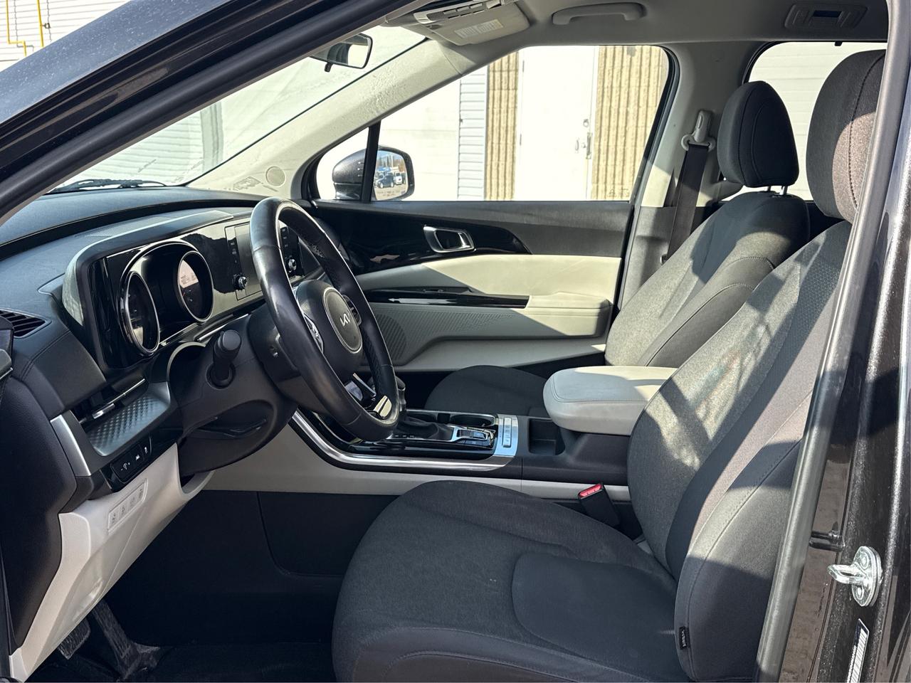 2024 Kia Carnival 8 PASS FWD HEATED SEATS! WE FINANCE ALL CREDIT! Photo