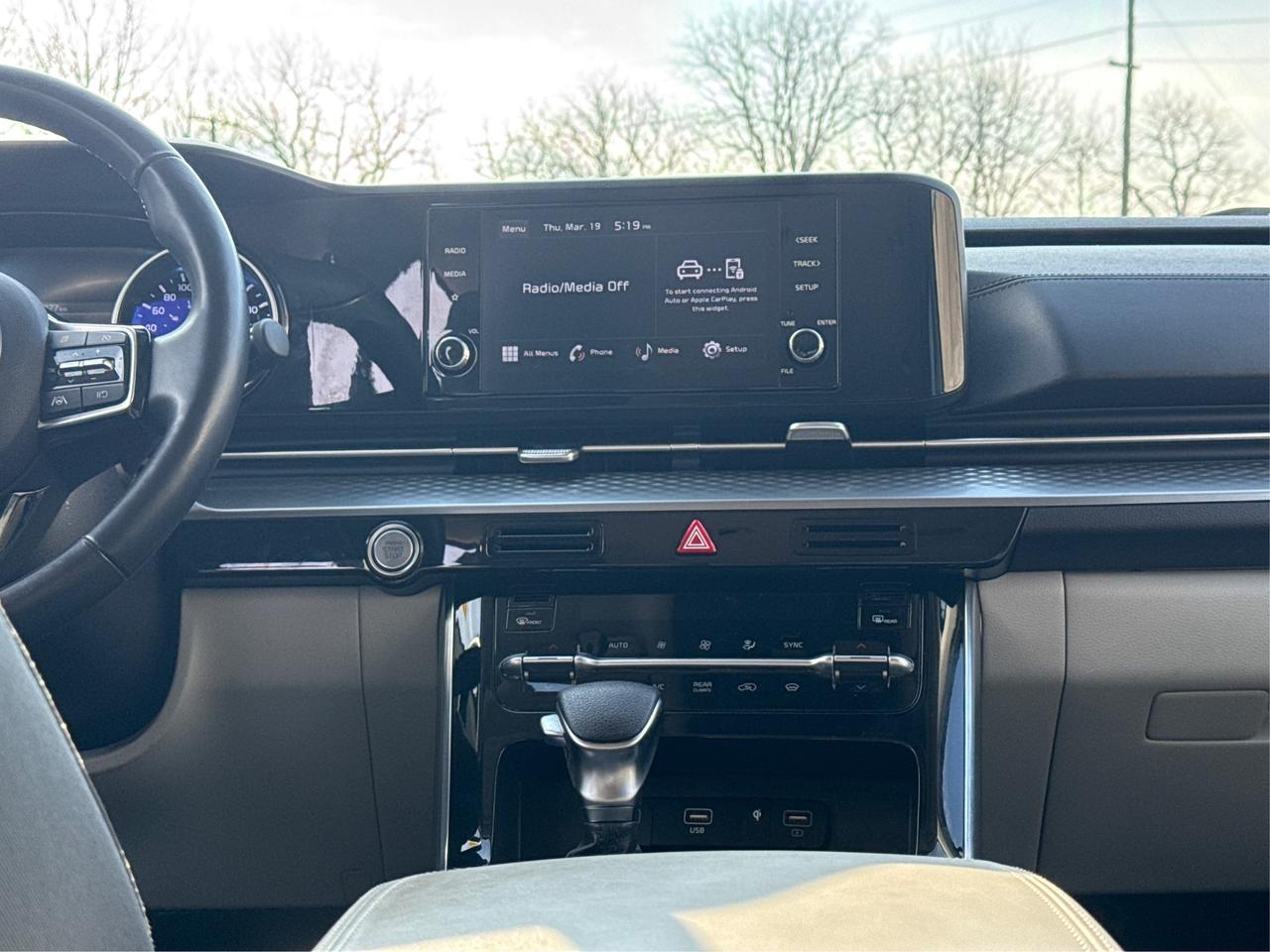 2024 Kia Carnival 8 PASS FWD HEATED SEATS! WE FINANCE ALL CREDIT! Photo