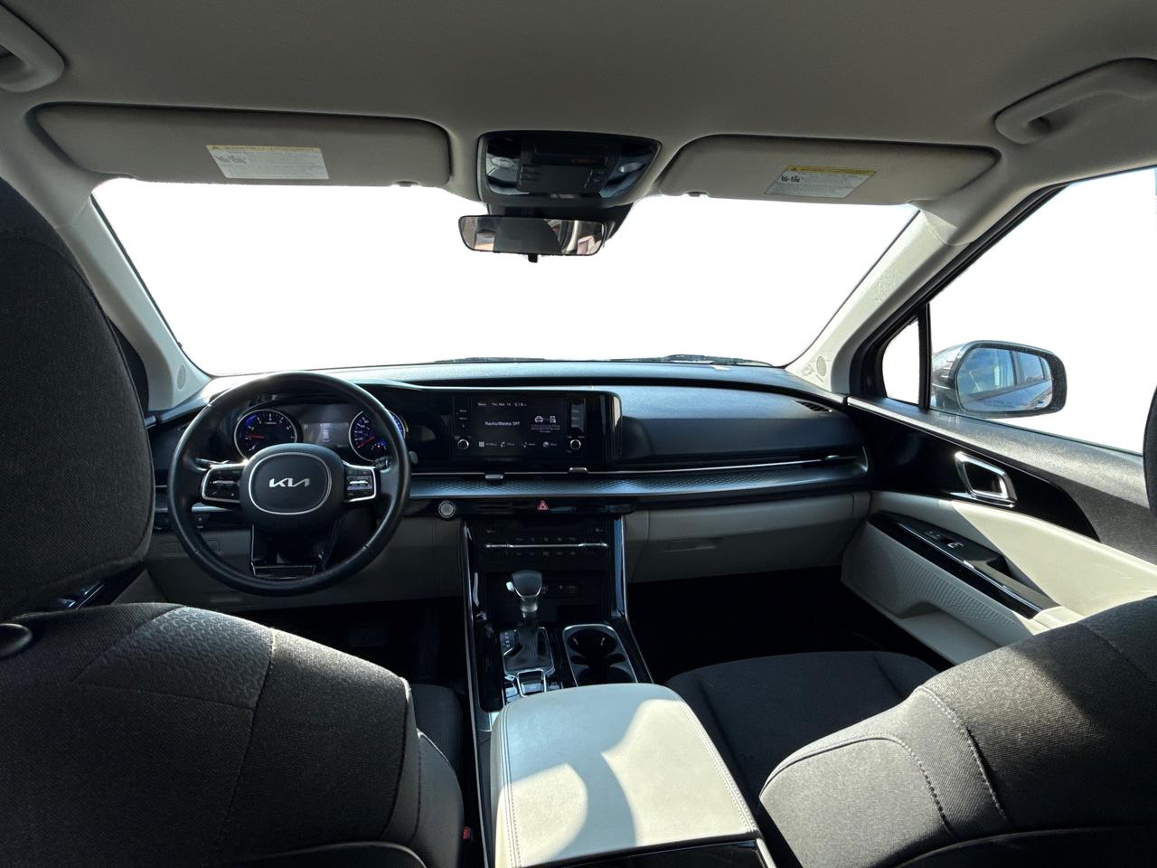 2024 Kia Carnival 8 PASS FWD HEATED SEATS! WE FINANCE ALL CREDIT! Photo