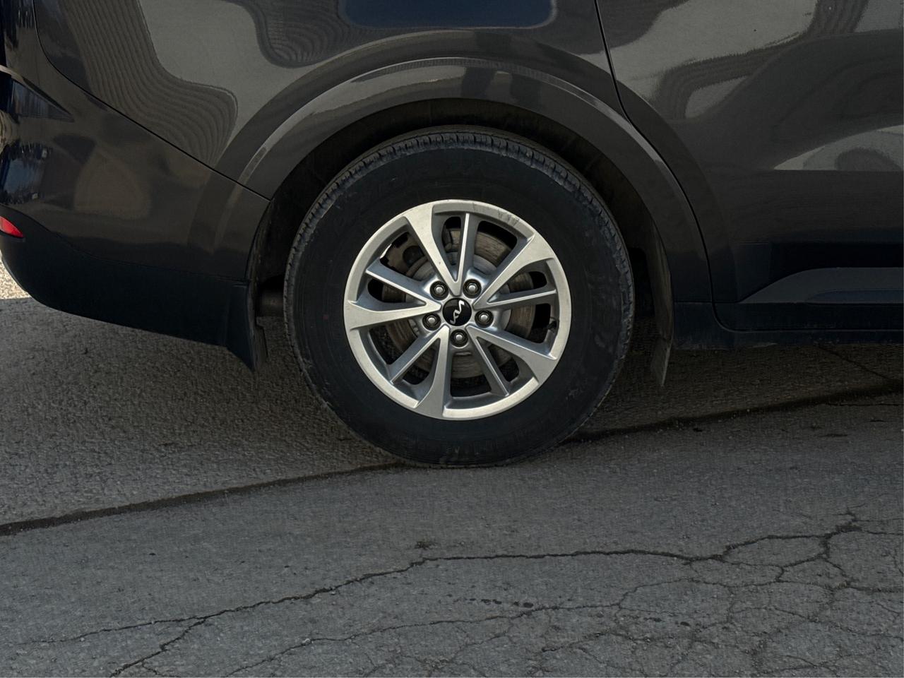 2024 Kia Carnival 8 PASS FWD HEATED SEATS! WE FINANCE ALL CREDIT! Photo