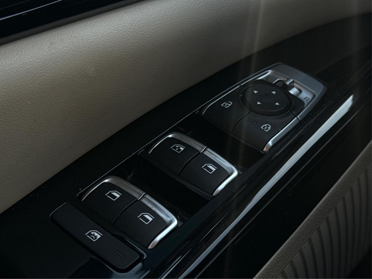 2024 Kia Carnival 8 PASS FWD HEATED SEATS! WE FINANCE ALL CREDIT! Photo