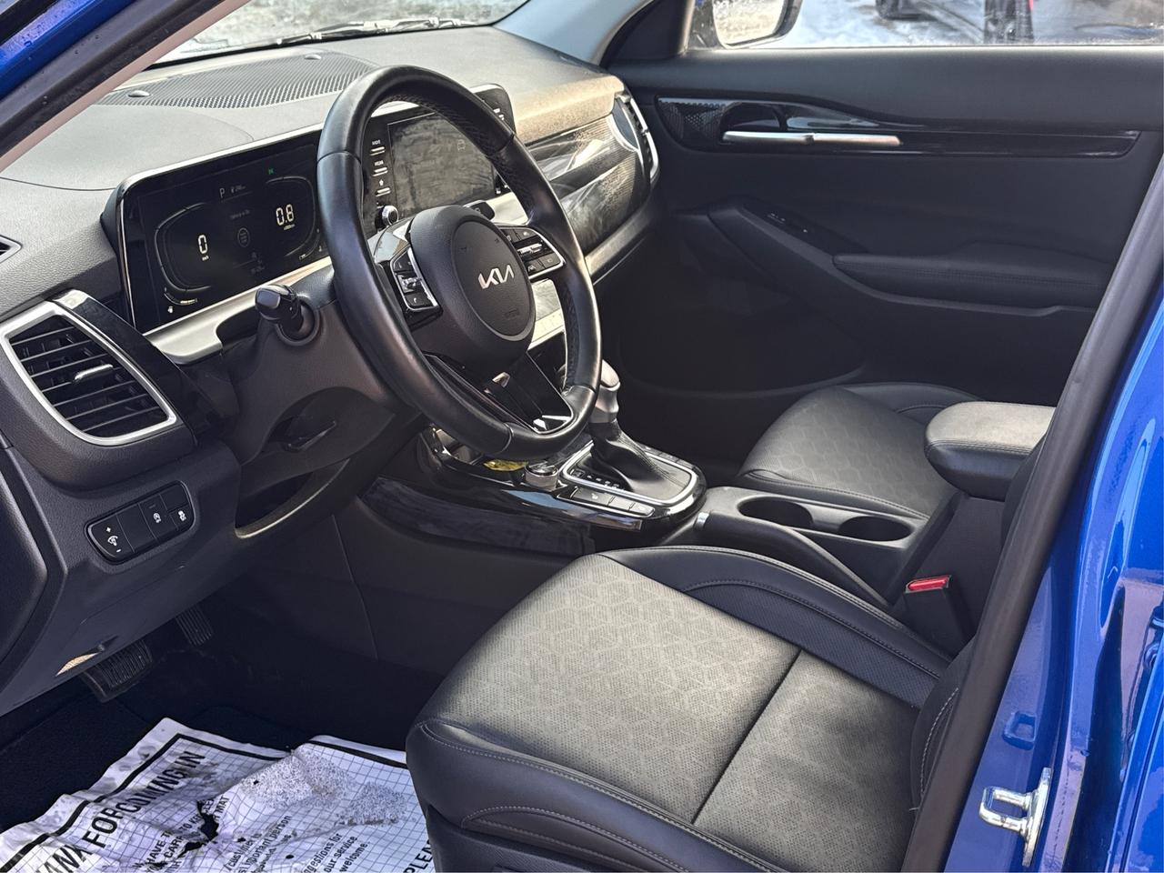 2024 Kia Seltos AWD SUNROOF HEATED SEATS  WE FINANCE ALL CREDIT! Photo