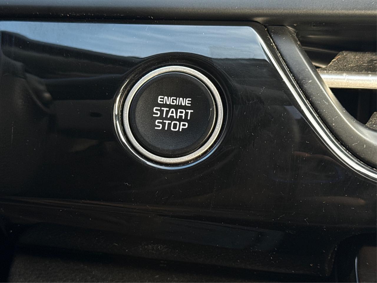 2024 Kia Seltos AWD SUNROOF HEATED SEATS  WE FINANCE ALL CREDIT! Photo