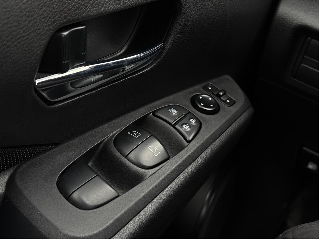 2024 Nissan Kicks SV HEATED SEATS REMOTE START WE FINANCE ALL CREDIT Photo