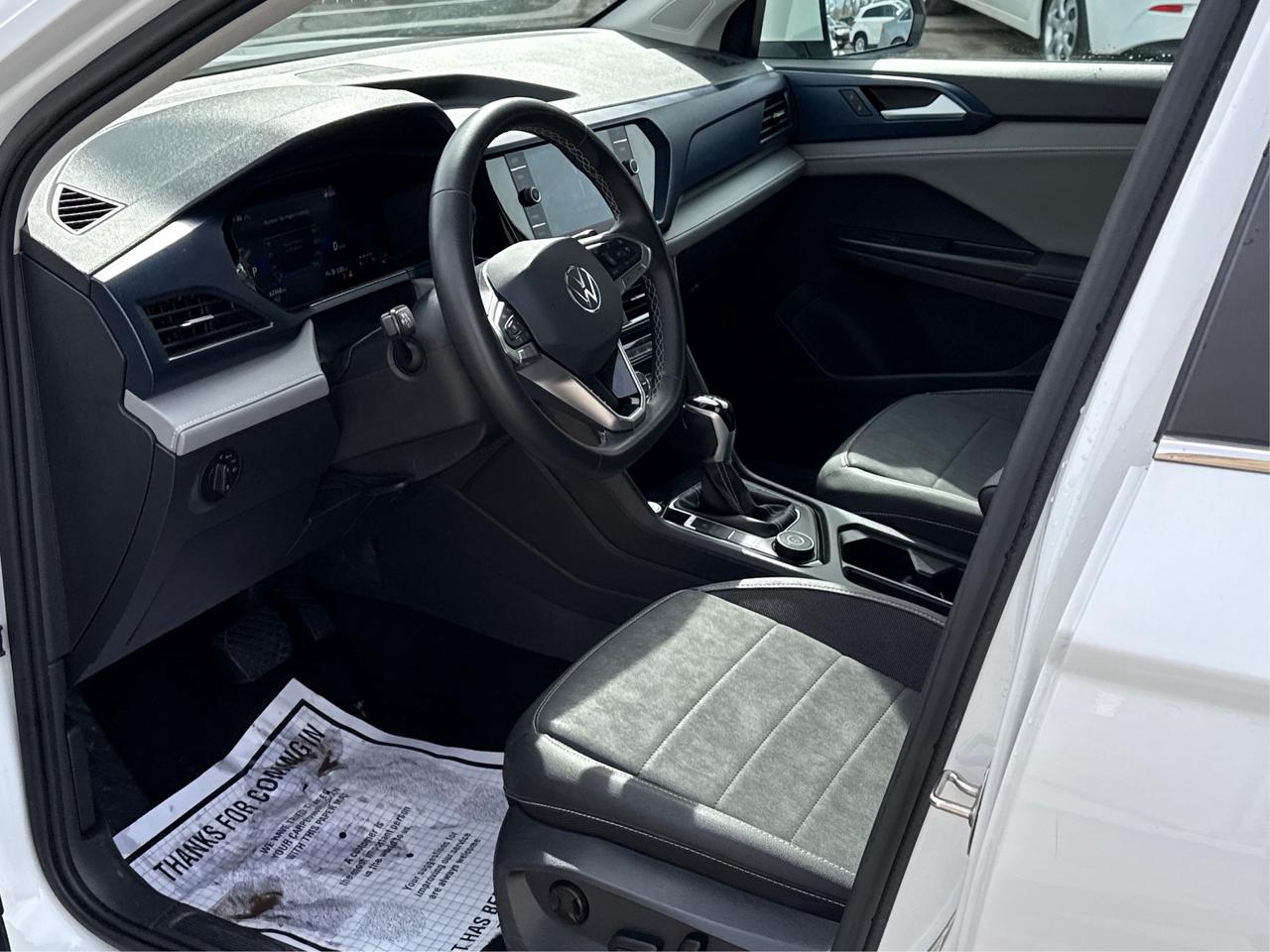 2024 Volkswagen Taos MINT CONDITION! LIKE NEW!  WE FINANCE ALL CREDIT Photo