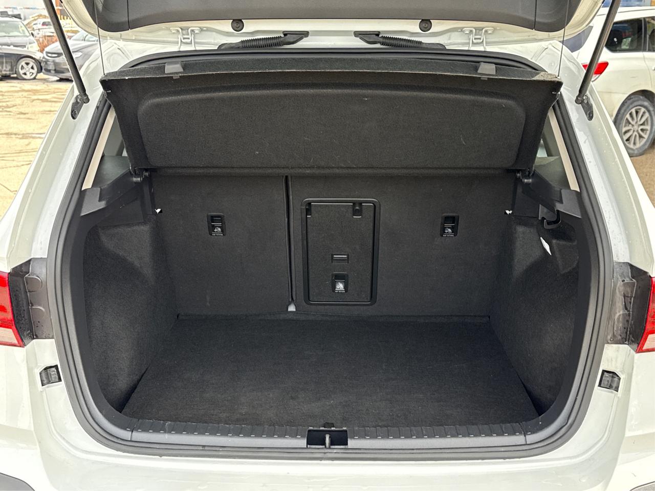 2024 Volkswagen Taos MINT CONDITION! LIKE NEW!  WE FINANCE ALL CREDIT Photo