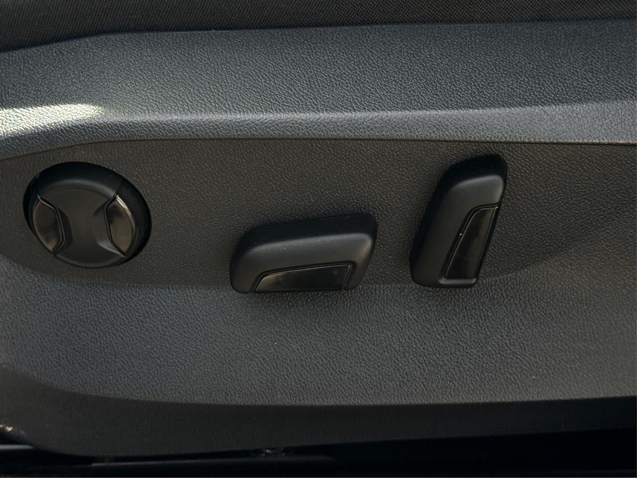 2024 Volkswagen Taos MINT CONDITION! LIKE NEW!  WE FINANCE ALL CREDIT Photo