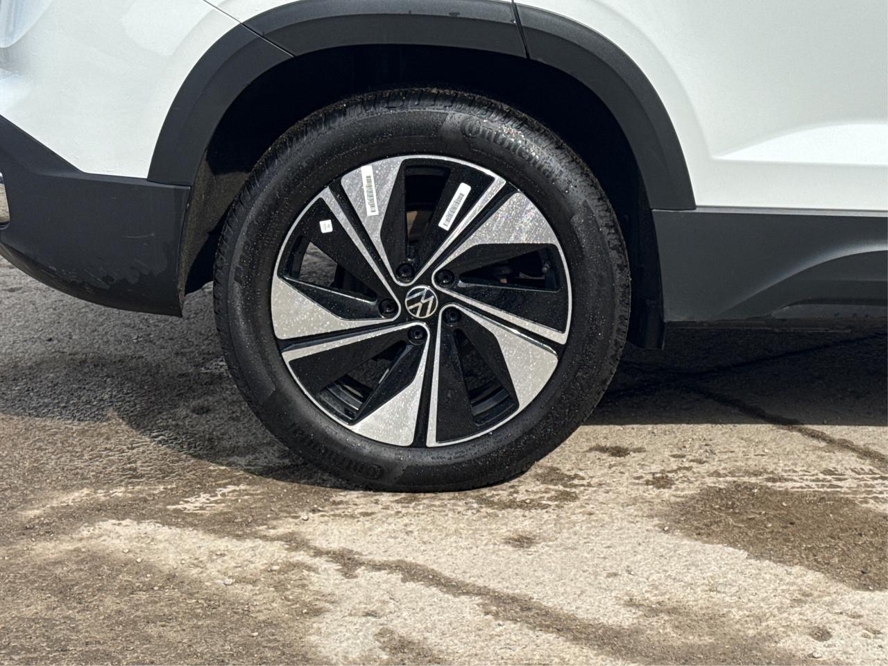 2024 Volkswagen Taos MINT CONDITION! LIKE NEW!  WE FINANCE ALL CREDIT Photo