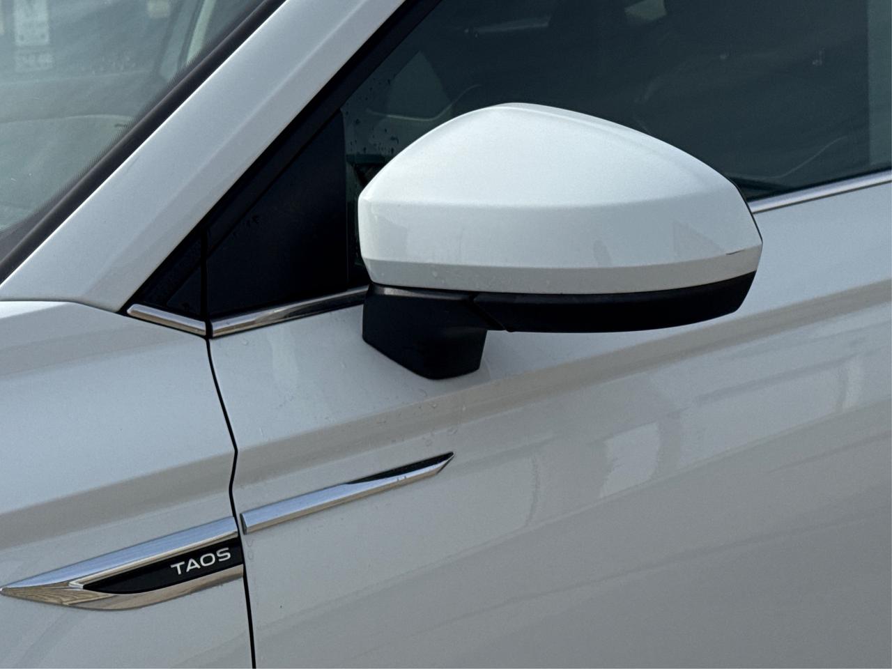 2024 Volkswagen Taos MINT CONDITION! LIKE NEW!  WE FINANCE ALL CREDIT Photo