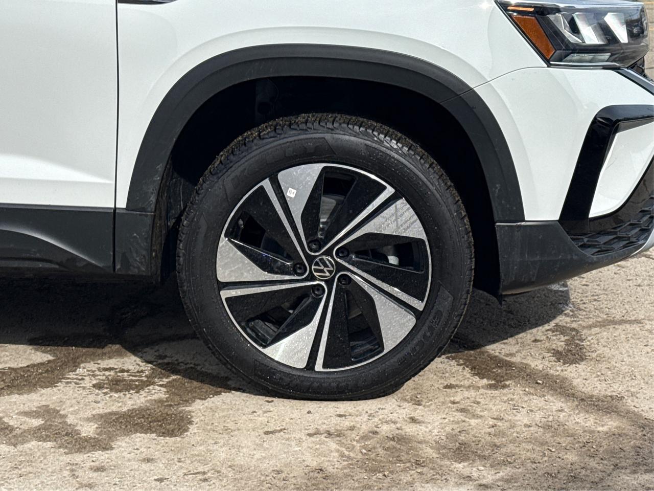 2024 Volkswagen Taos MINT CONDITION! LIKE NEW!  WE FINANCE ALL CREDIT Photo