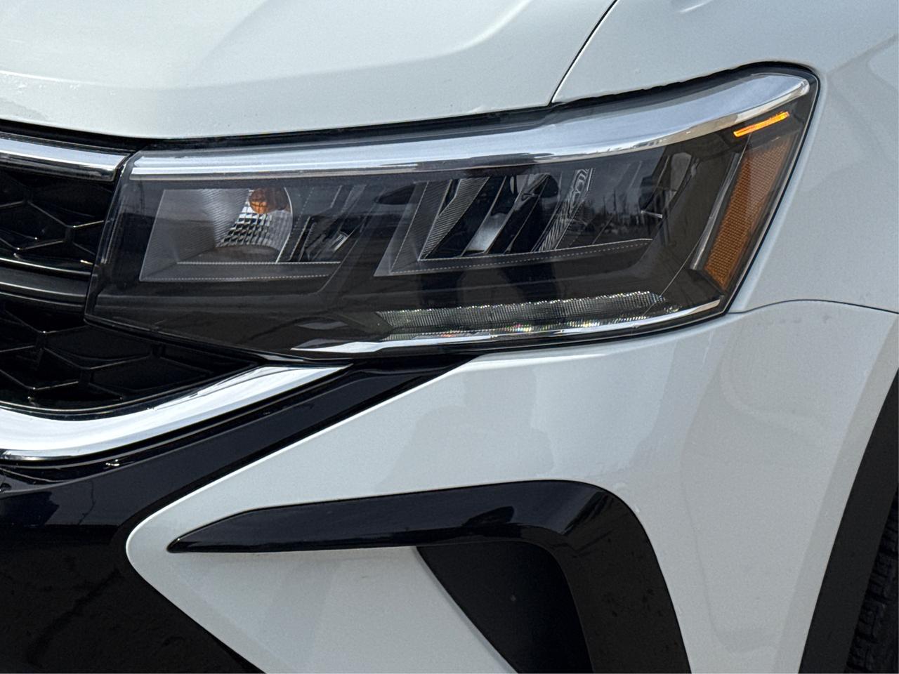 2024 Volkswagen Taos MINT CONDITION! LIKE NEW!  WE FINANCE ALL CREDIT Photo