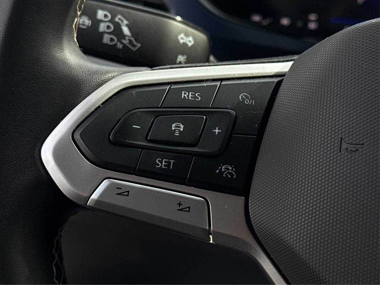 2024 Volkswagen Taos MINT CONDITION! LIKE NEW!  WE FINANCE ALL CREDIT Photo