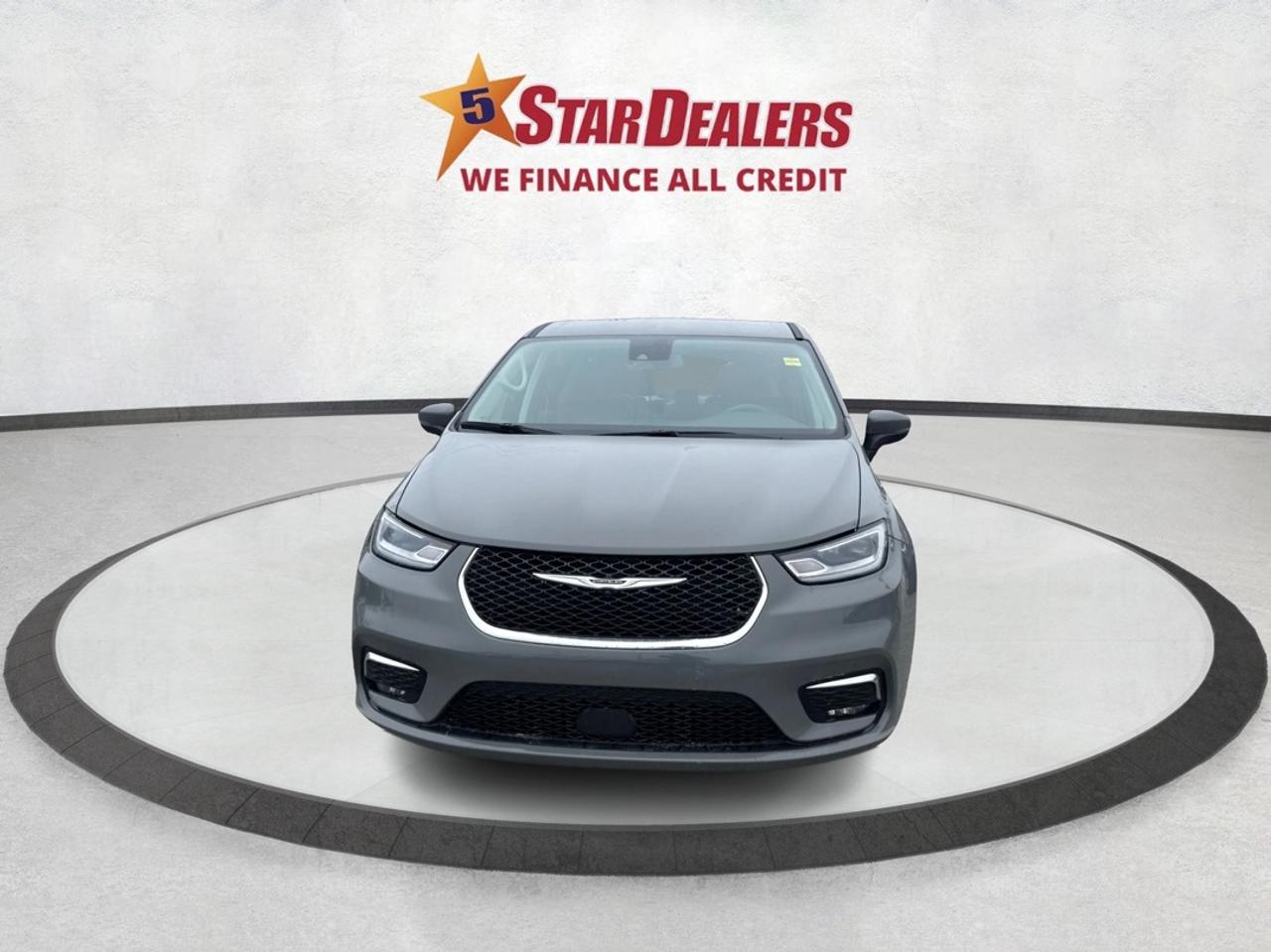 2023 Chrysler Pacifica 7 PASS HEATED SEATS CLEAN WE FINANCE ALL CREDIT! Photo