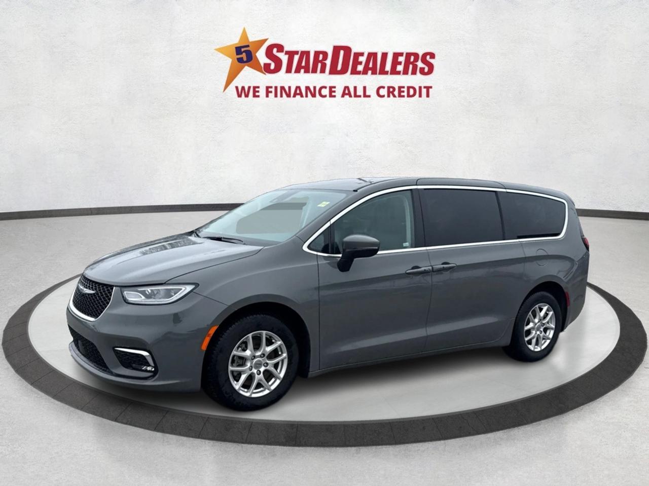 2023 Chrysler Pacifica 7 PASS HEATED SEATS CLEAN WE FINANCE ALL CREDIT! Photo