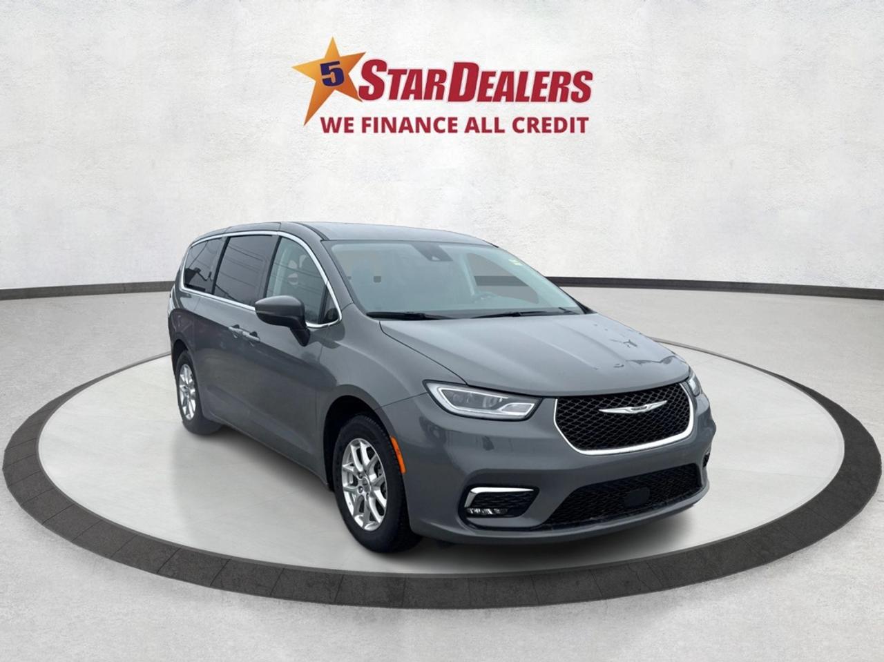 2023 Chrysler Pacifica 7 PASS HEATED SEATS CLEAN WE FINANCE ALL CREDIT! Photo0