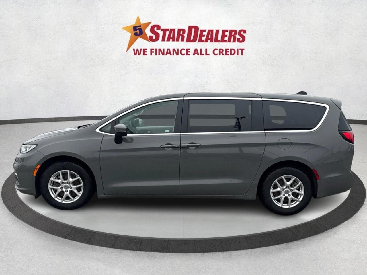 2023 Chrysler Pacifica 7 PASS HEATED SEATS CLEAN WE FINANCE ALL CREDIT! Photo