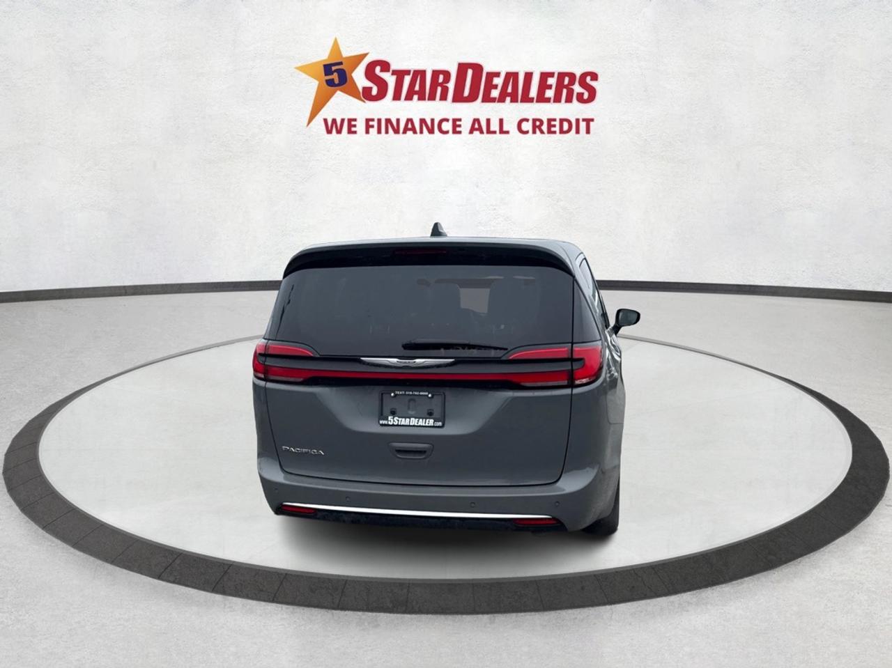 2023 Chrysler Pacifica 7 PASS HEATED SEATS CLEAN WE FINANCE ALL CREDIT! Photo