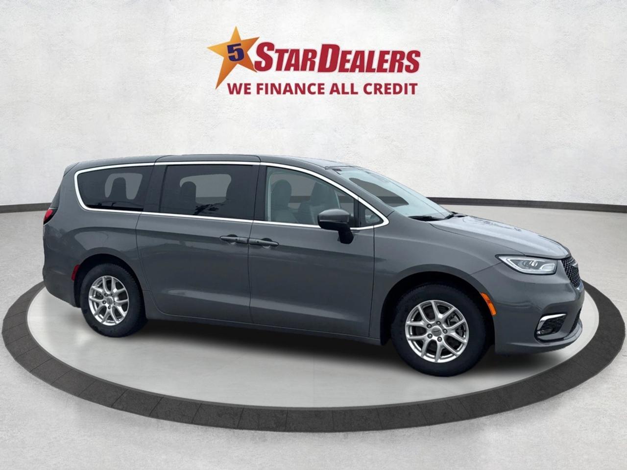 2023 Chrysler Pacifica 7 PASS HEATED SEATS CLEAN WE FINANCE ALL CREDIT! Photo