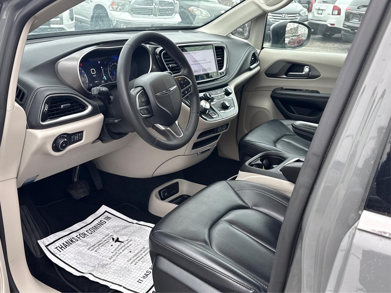 2023 Chrysler Pacifica 7 PASS HEATED SEATS CLEAN WE FINANCE ALL CREDIT! Photo