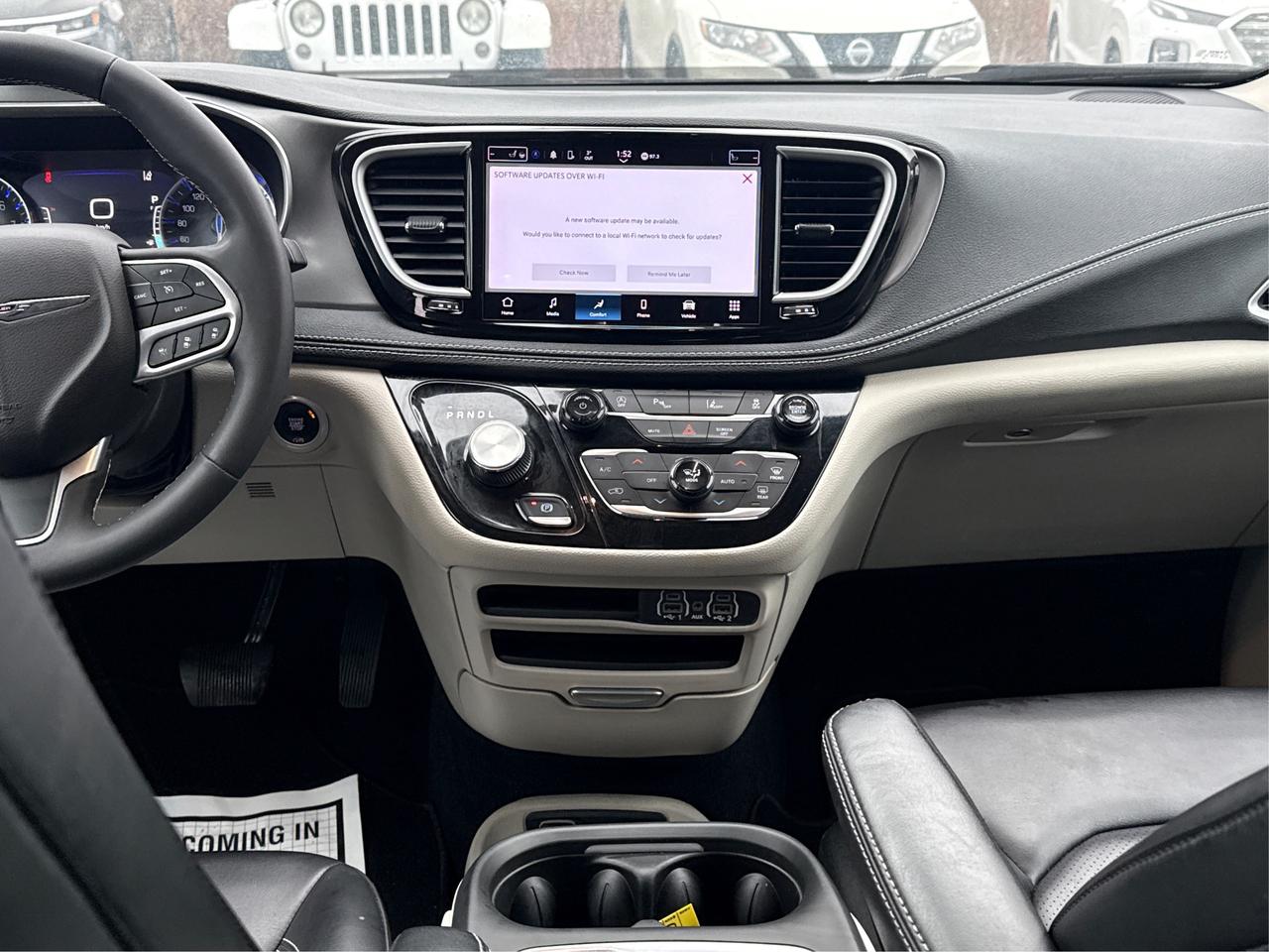 2023 Chrysler Pacifica 7 PASS HEATED SEATS CLEAN WE FINANCE ALL CREDIT! Photo