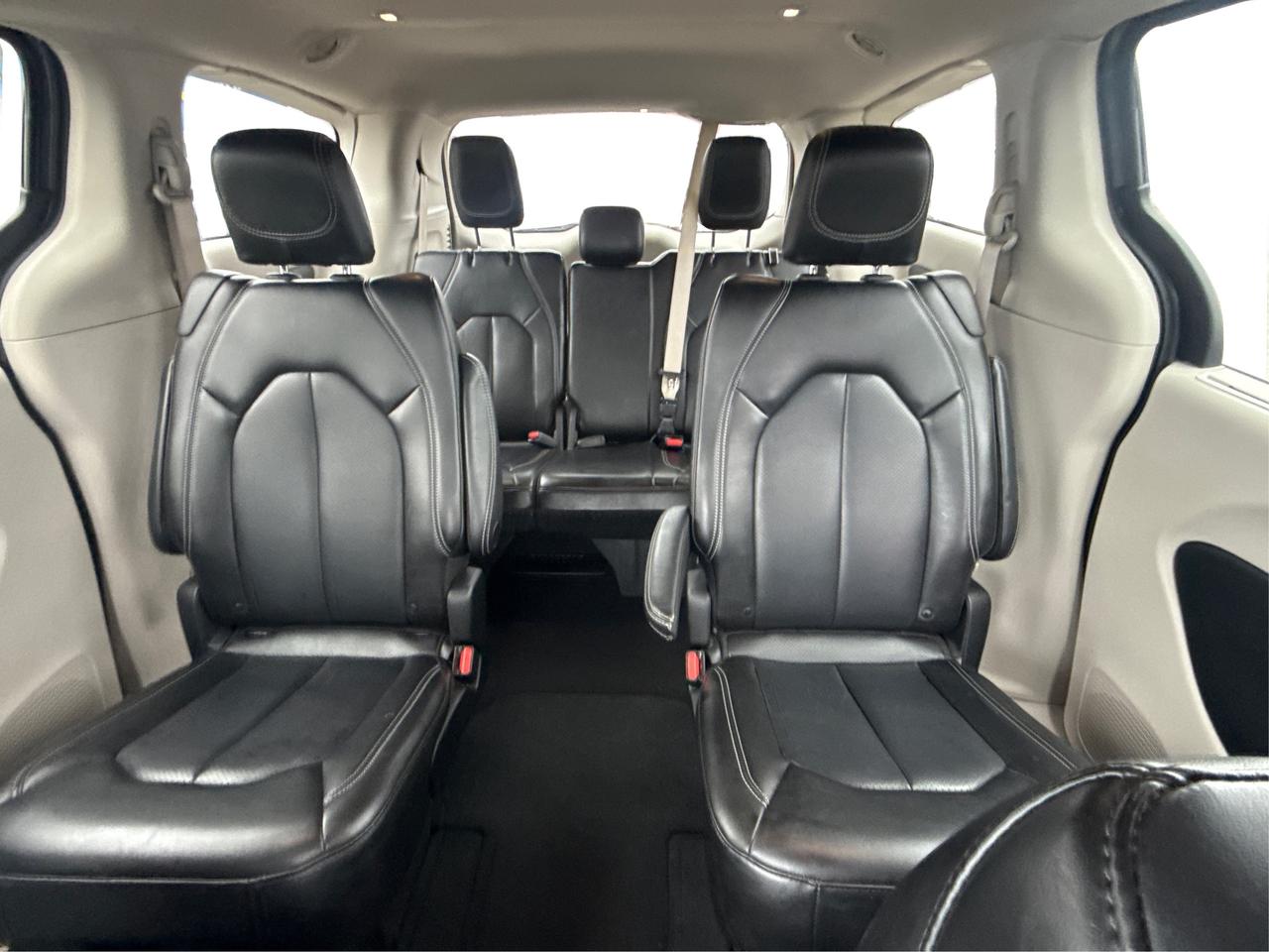 2023 Chrysler Pacifica 7 PASS HEATED SEATS CLEAN WE FINANCE ALL CREDIT! Photo