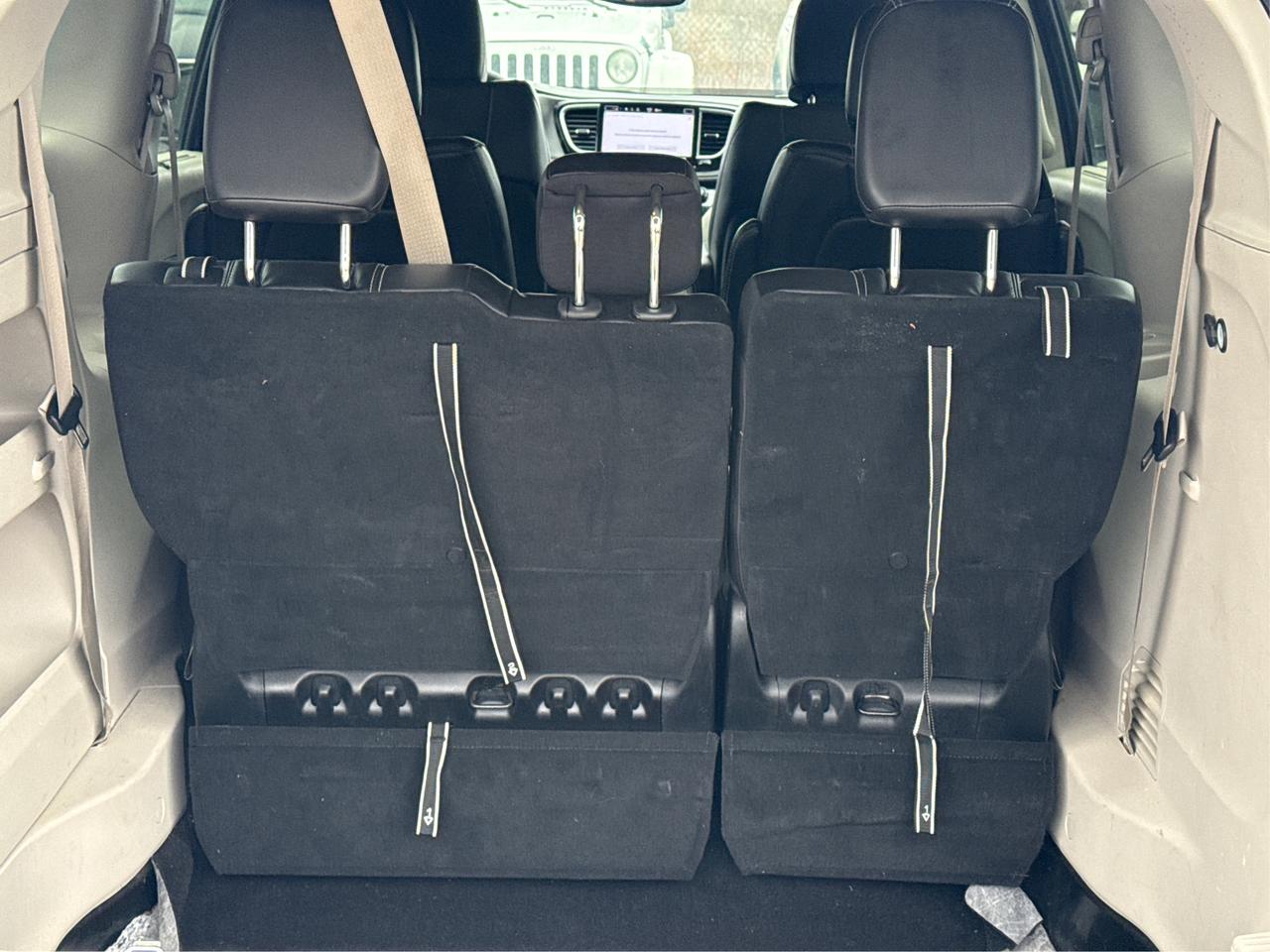 2023 Chrysler Pacifica 7 PASS HEATED SEATS CLEAN WE FINANCE ALL CREDIT! Photo