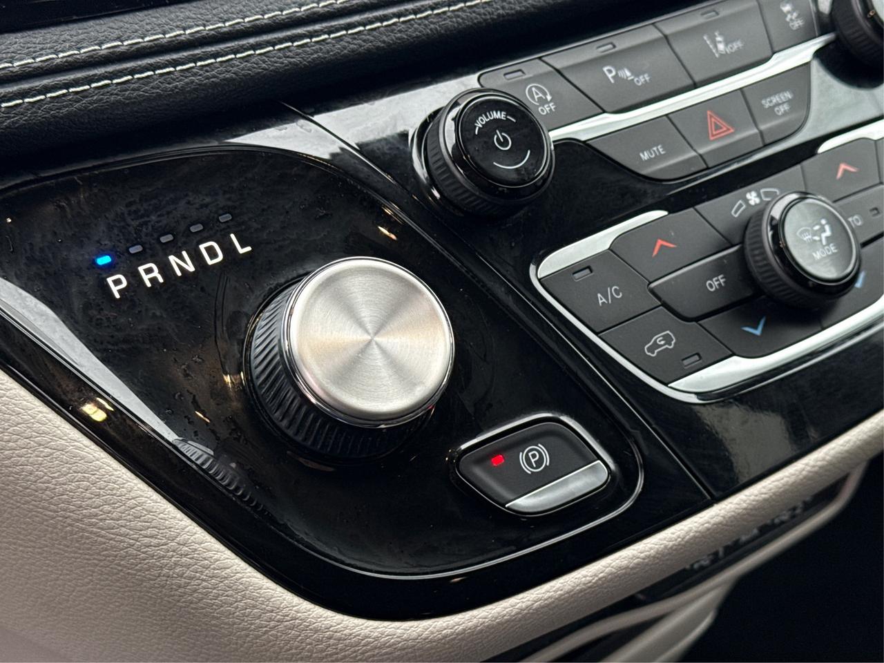 2023 Chrysler Pacifica 7 PASS HEATED SEATS CLEAN WE FINANCE ALL CREDIT! Photo