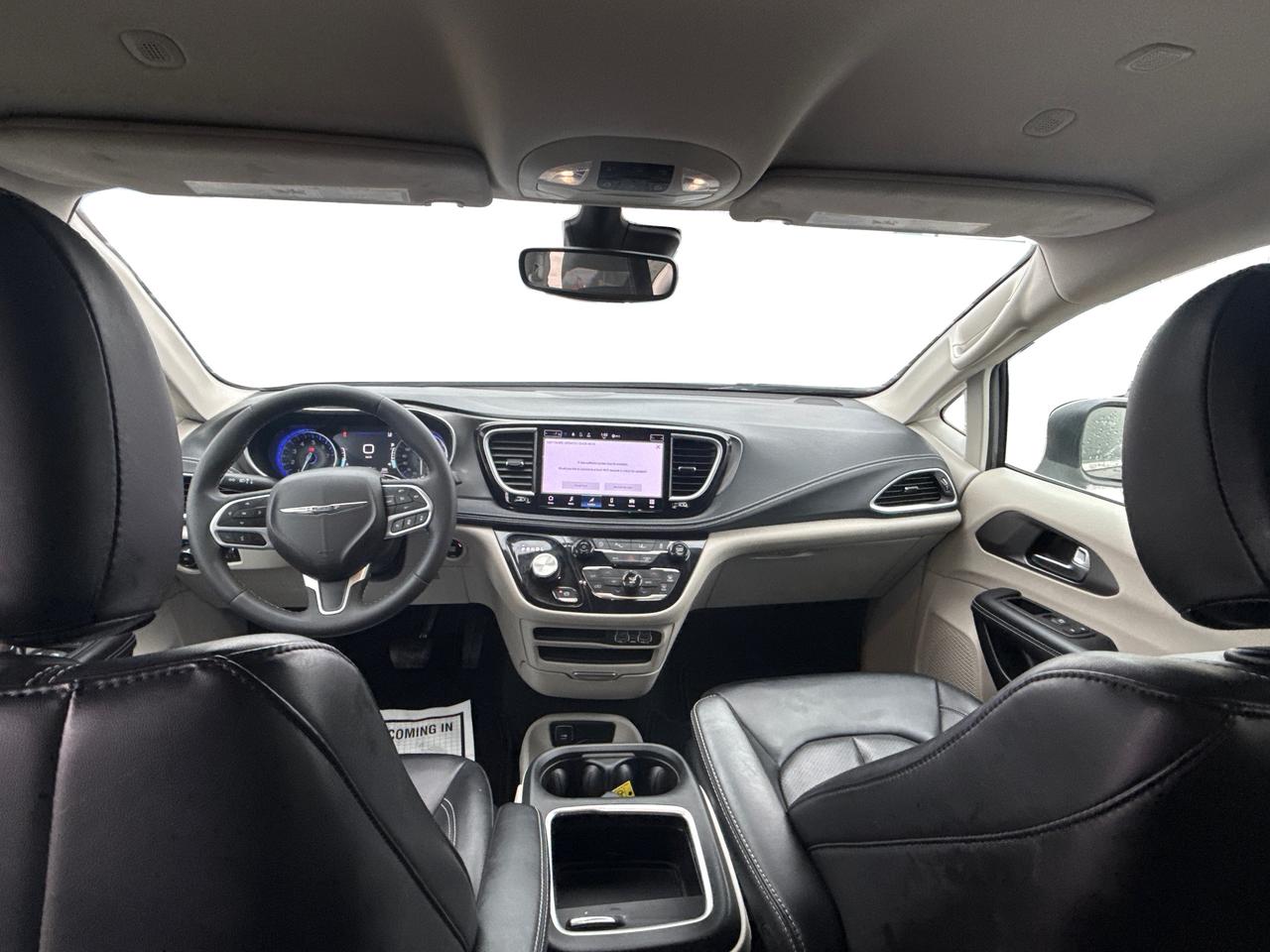 2023 Chrysler Pacifica 7 PASS HEATED SEATS CLEAN WE FINANCE ALL CREDIT! Photo