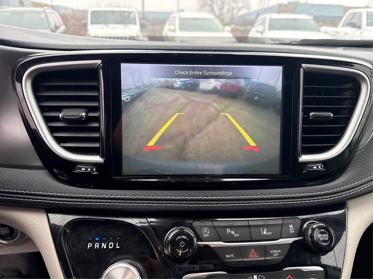 2023 Chrysler Pacifica 7 PASS HEATED SEATS CLEAN WE FINANCE ALL CREDIT! Photo