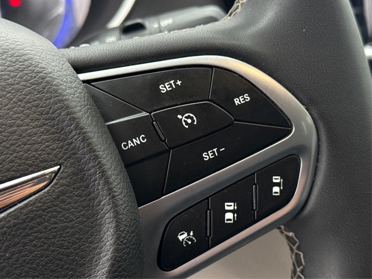 2023 Chrysler Pacifica 7 PASS HEATED SEATS CLEAN WE FINANCE ALL CREDIT! Photo