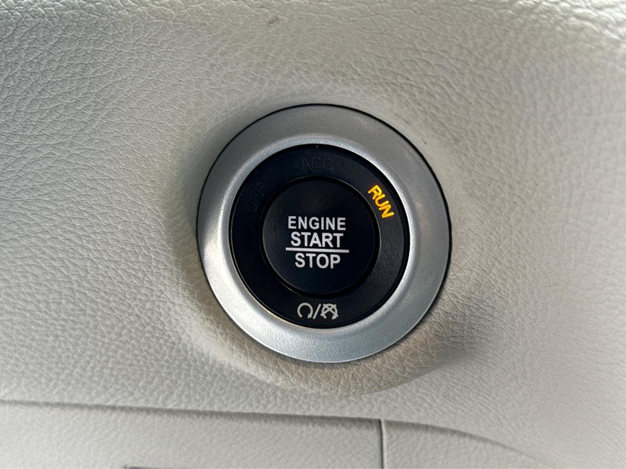 2023 Chrysler Pacifica 7 PASS HEATED SEATS CLEAN WE FINANCE ALL CREDIT! Photo