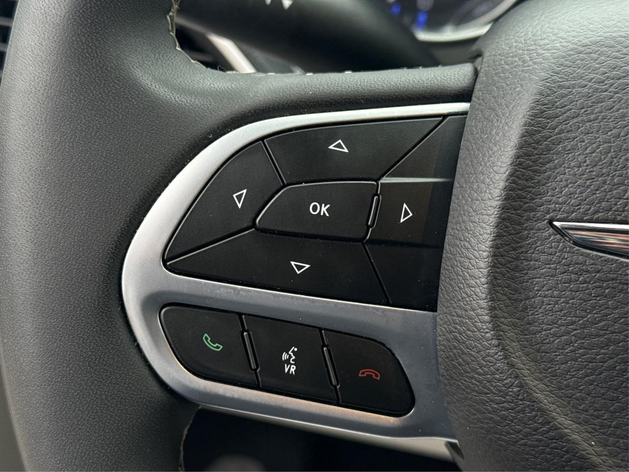 2023 Chrysler Pacifica 7 PASS HEATED SEATS CLEAN WE FINANCE ALL CREDIT! Photo