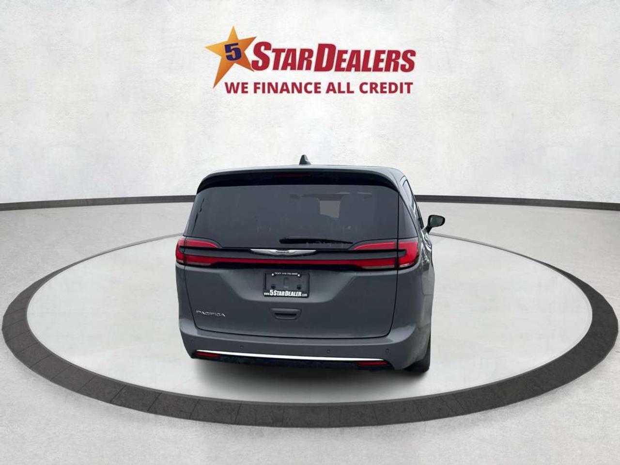2023 Chrysler Pacifica 7 PASS HEATED SEATS CLEAN WE FINANCE ALL CREDIT! Photo