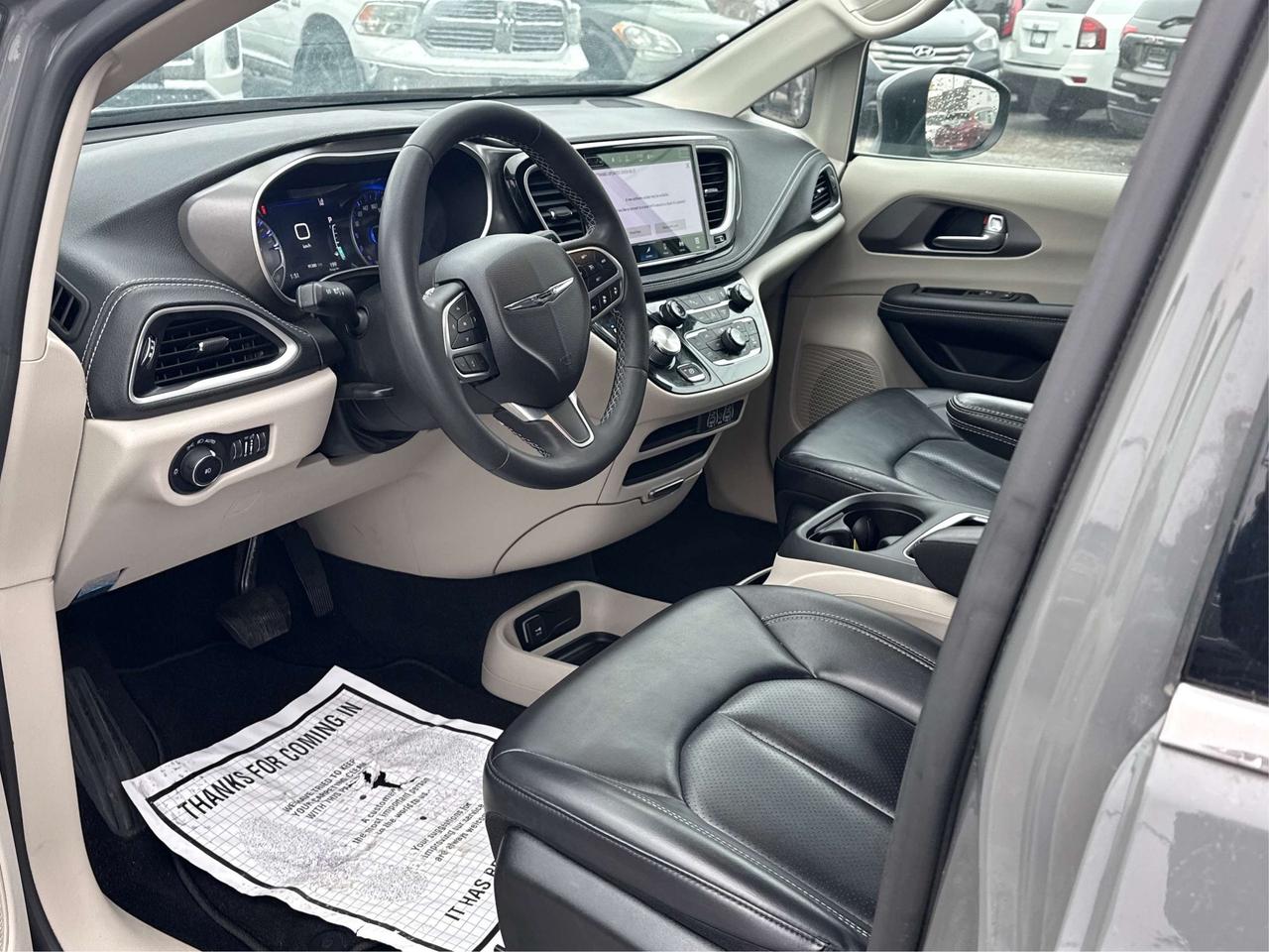 2023 Chrysler Pacifica 7 PASS HEATED SEATS CLEAN WE FINANCE ALL CREDIT! Photo