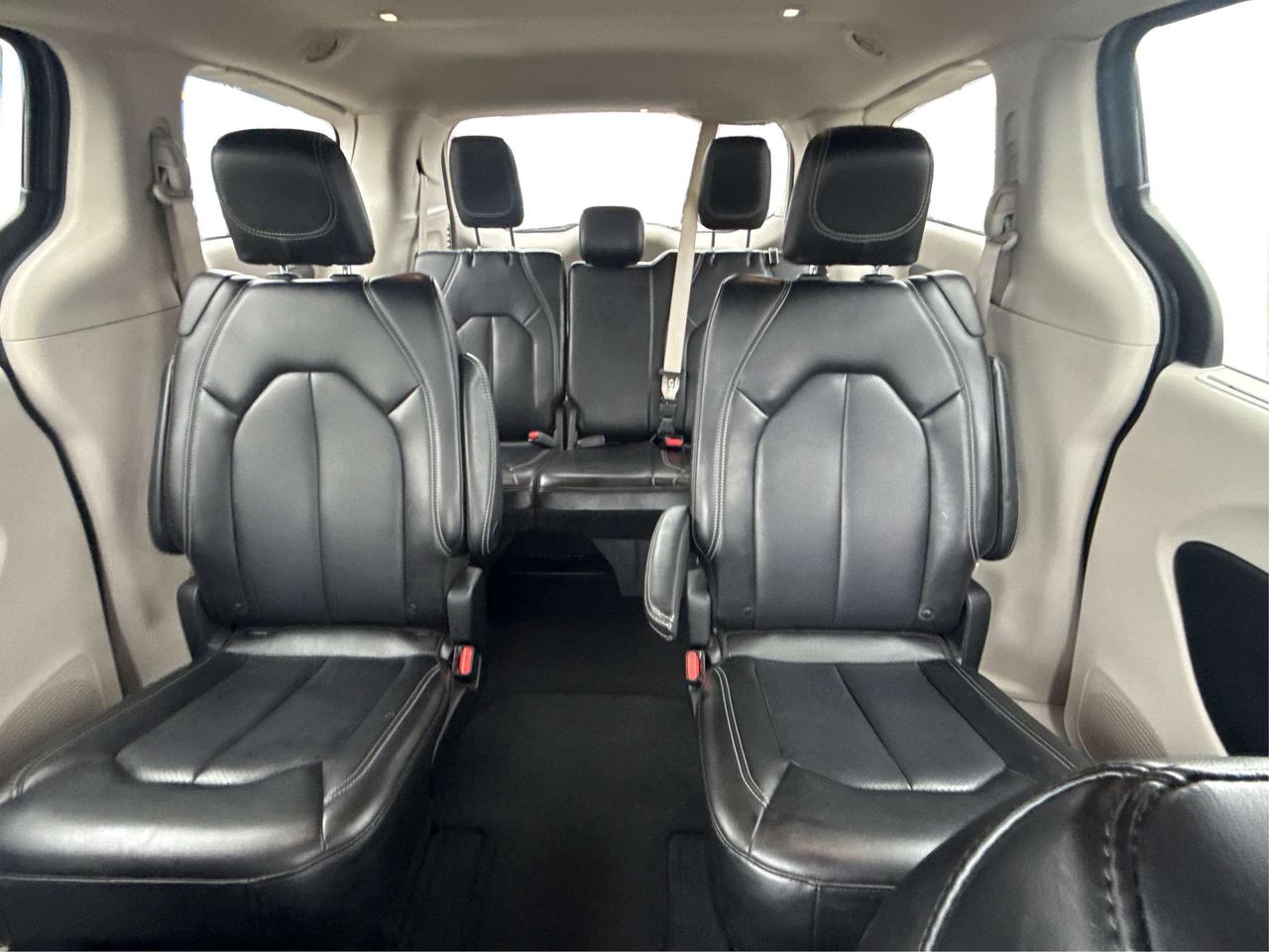 2023 Chrysler Pacifica 7 PASS HEATED SEATS CLEAN WE FINANCE ALL CREDIT! Photo