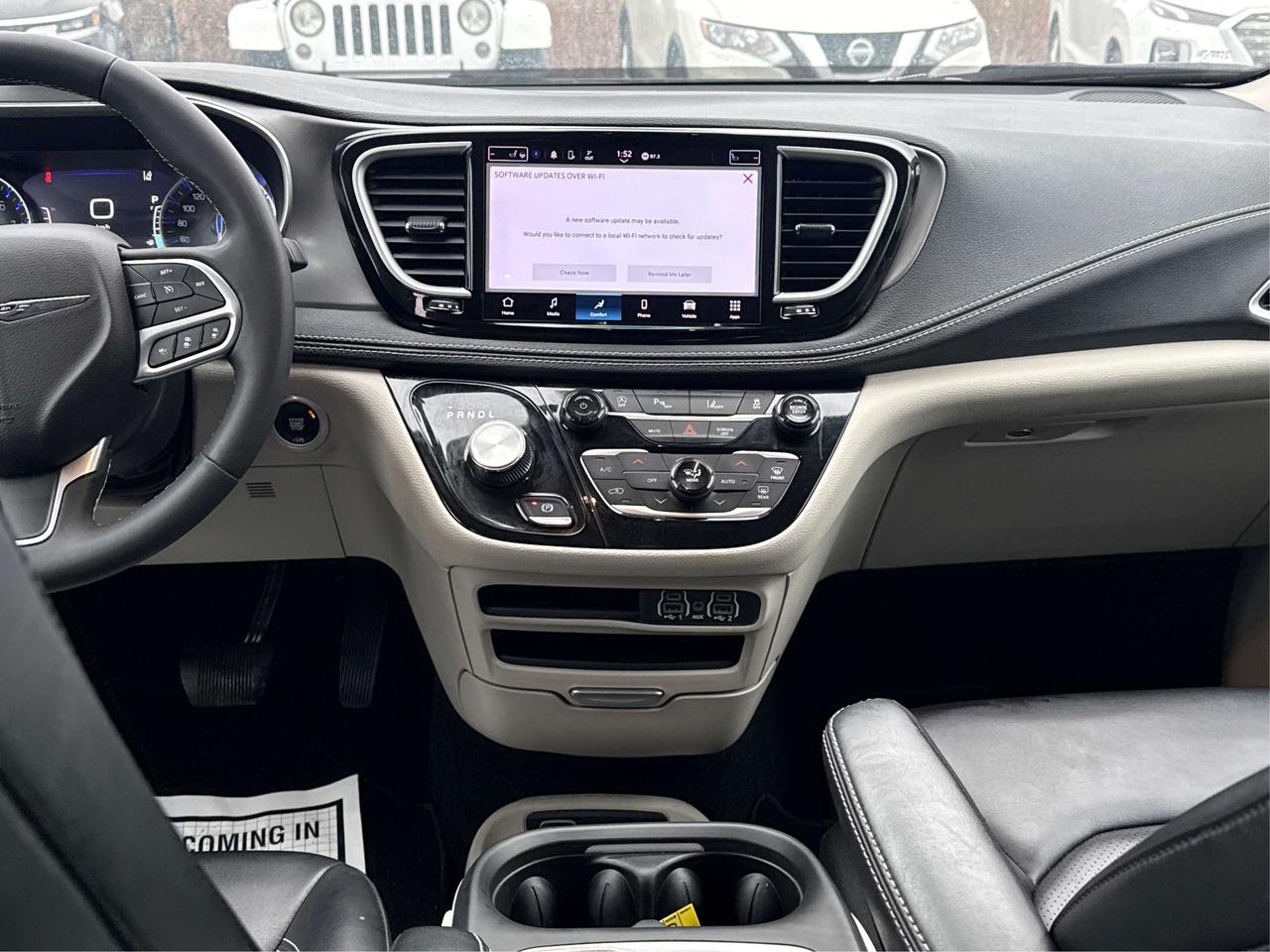 2023 Chrysler Pacifica 7 PASS HEATED SEATS CLEAN WE FINANCE ALL CREDIT! Photo