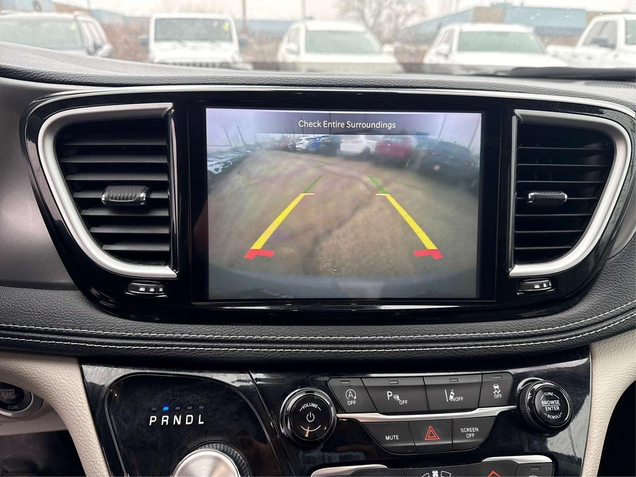 2023 Chrysler Pacifica 7 PASS HEATED SEATS CLEAN WE FINANCE ALL CREDIT! Photo