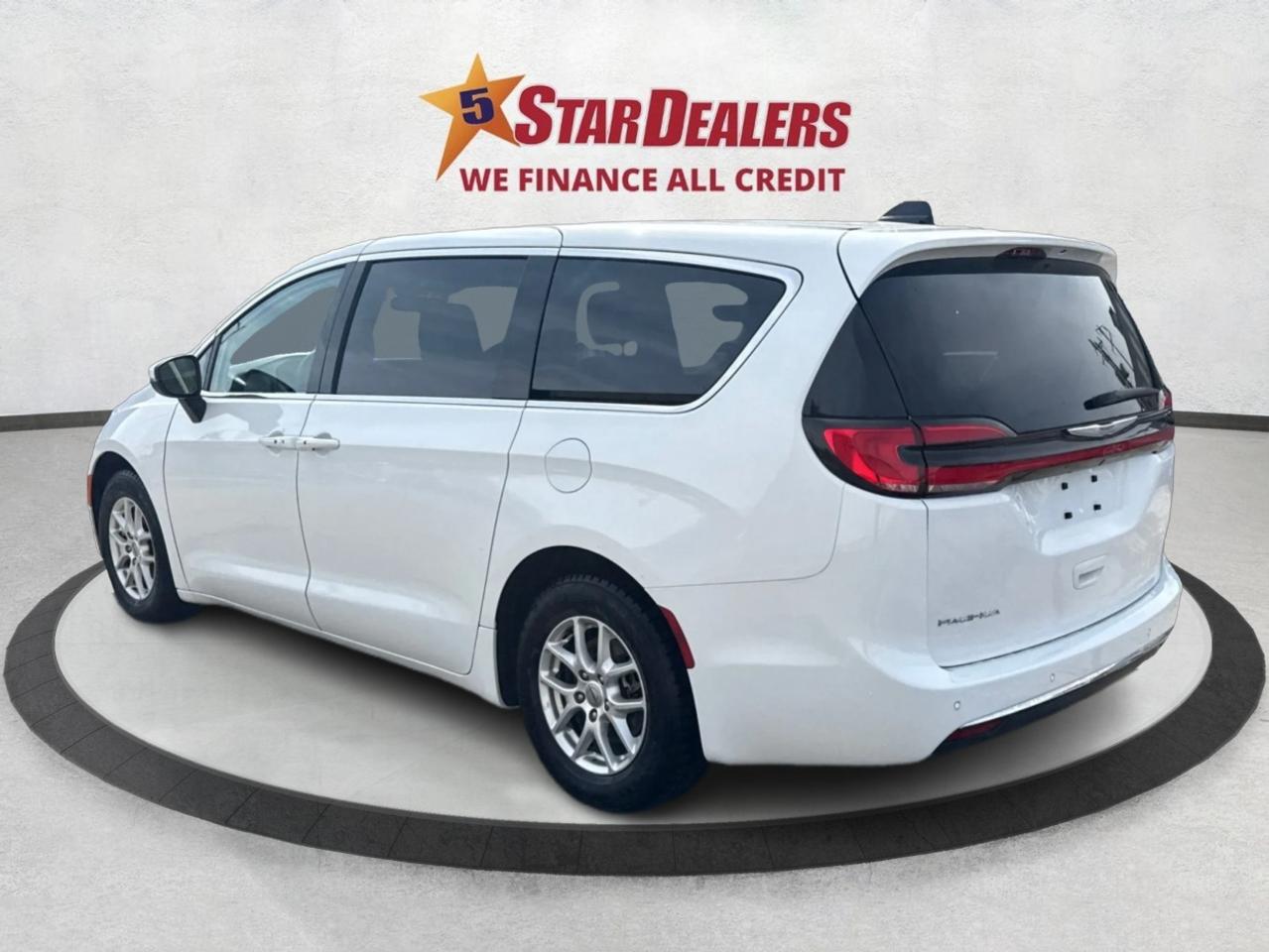 2023 Chrysler Pacifica 7 PASS HEATED SEATS LOADED WE FINANCE ALL CREDIT! Photo